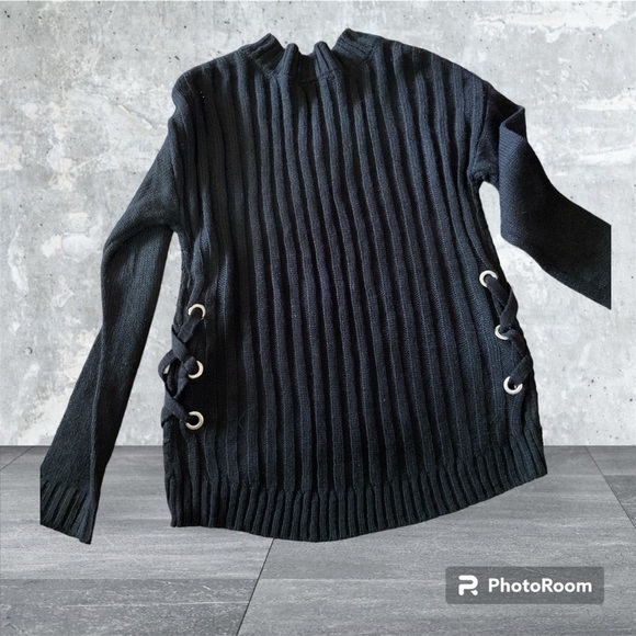 No boundaries, V- neck side lace up ribbed cable knit black sweater, jun… - Picture 3 of 8